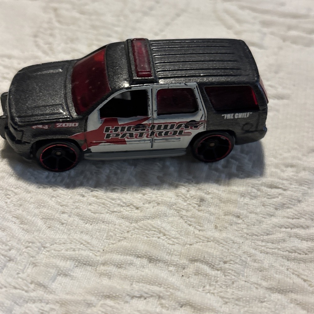 Hot Wheels 07 CHEVY TAHOE Diecast Police Car Highway Patrol The Chief Loose